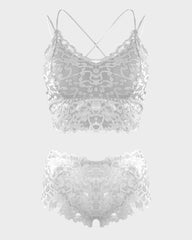 Conjunto Romántico de Bralette y Panty de Encaje
